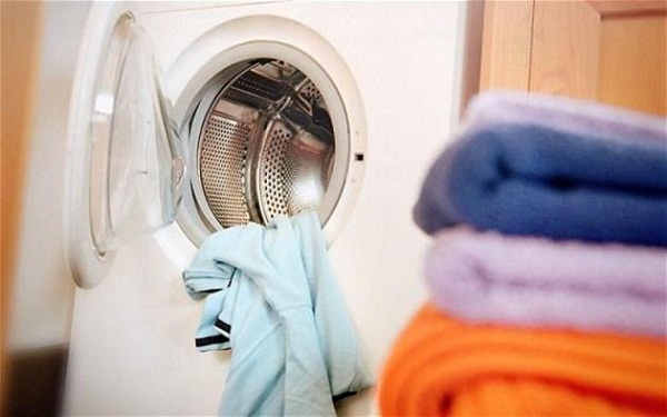 Nên giặt quần áo bằng nước lạnh thay vì nước nóng