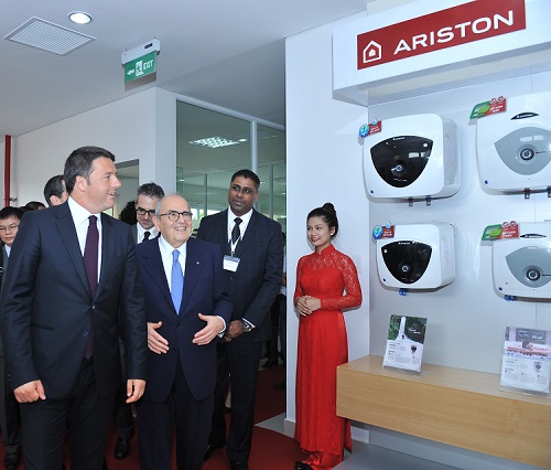 Thủ tướng Ý Matteo Renzi thăm nhà máy Ariston tại Việt Nam