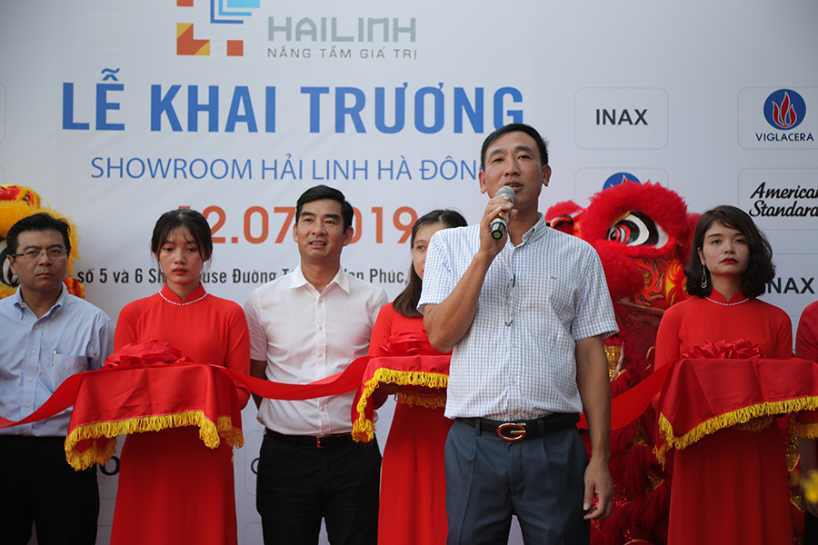 Ông Nguyễn Văn Điền - Giám đốc Công ty Kinh doanh Thương mại Hải Linh phát biếu tại lễ Khai trương Showroom Hải Linh Hà Đông