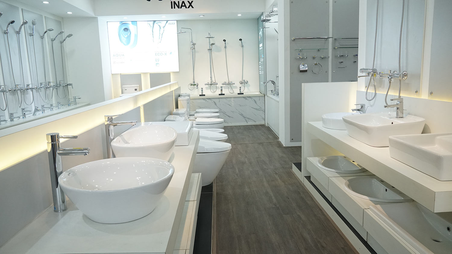 Khu trựng bày thiết bị vệ sinh Inax tại Showroom Hải Linh tại Hà Đông